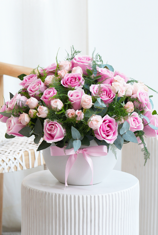 Valentine 24 Pretty Pink Roses - Luxury Arrangement