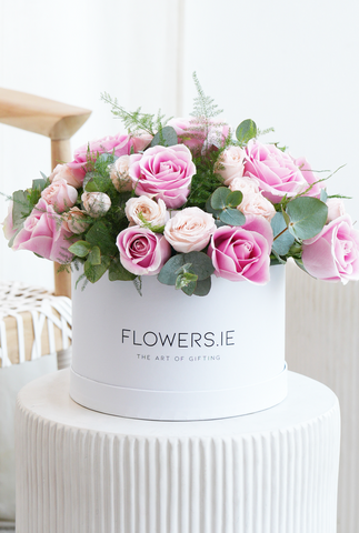 Valentine 12 Pretty Pink Roses - Hatbox