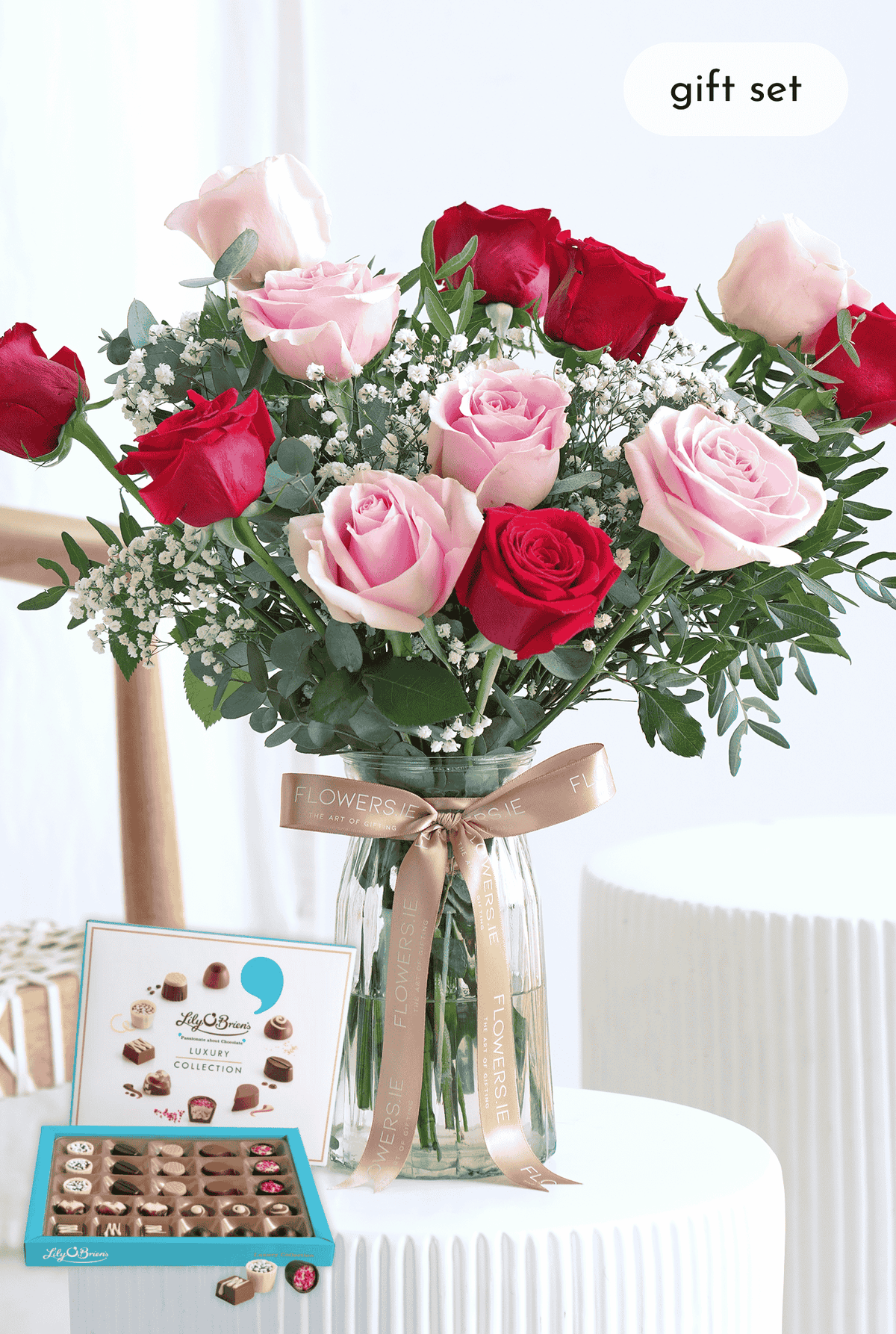 Women's Day 12 Luxury Red and Pink Roses - Vase