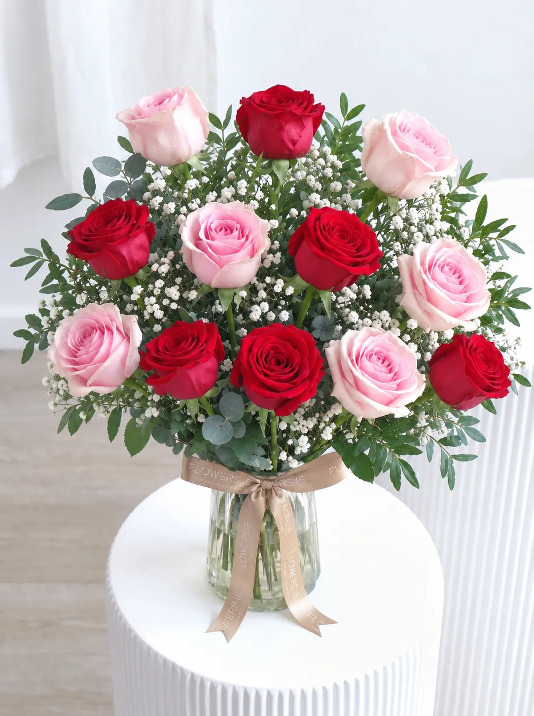 12 Luxury Red and Pink Roses - Vase