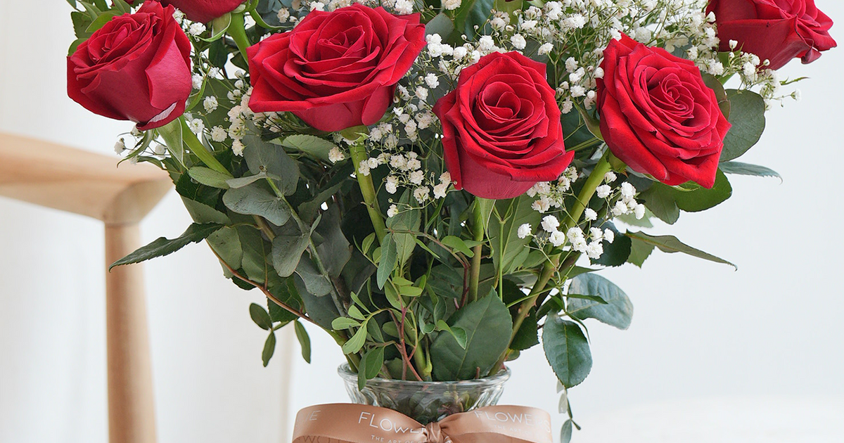 Valentine 12 Luxury Red Roses - Vase– Flowers.ie