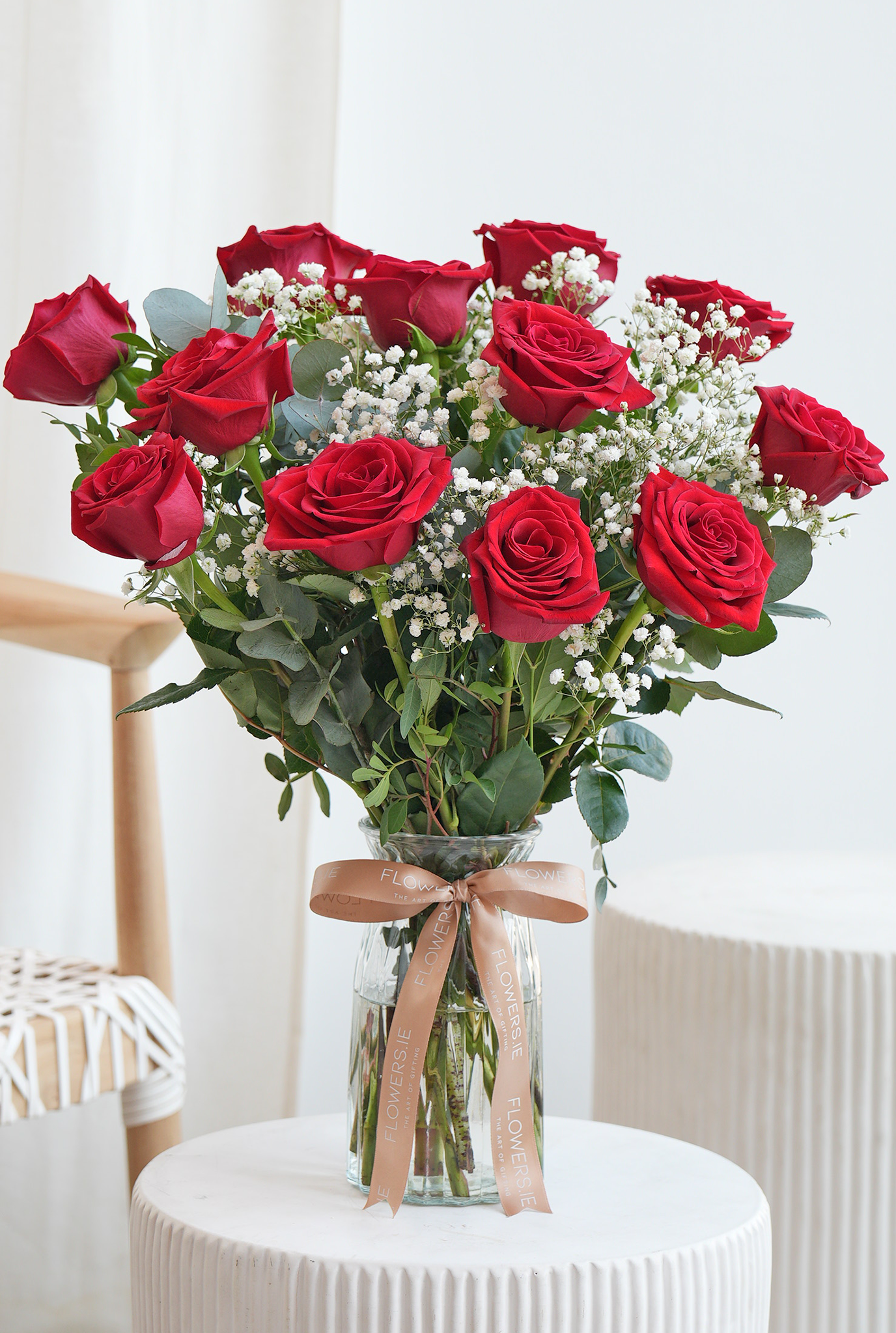 Style Roses Vase Valentine 12 Luxury Red Roses - Vase– Flowers.ie