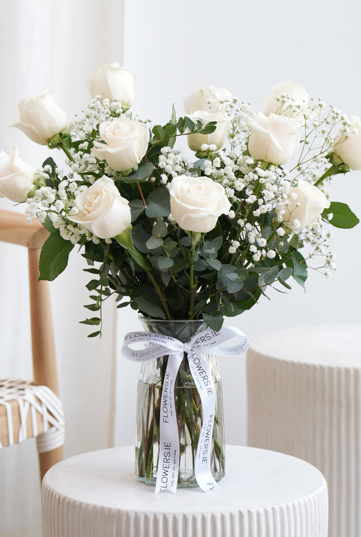 Women&#39;s Day 12 Elegant White Roses - Vase