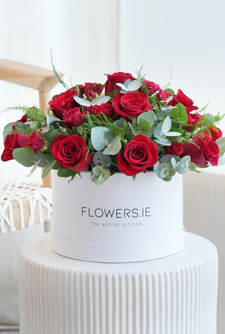 Valentine 12 Luxury Red Roses - Hatbox