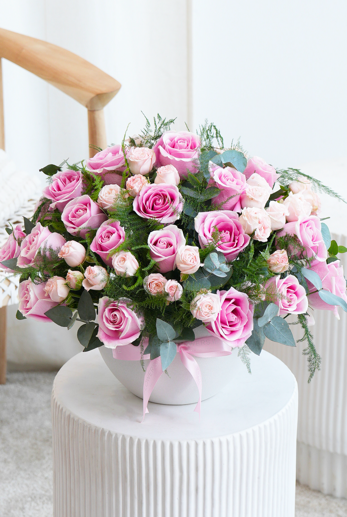 Valentine 24 Pretty Pink Rose Luxury - Arrangement with Scented Candle