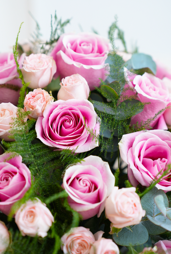 Valentine Pretty Pink Roses - Luxury Arrangement– Flowers.ie