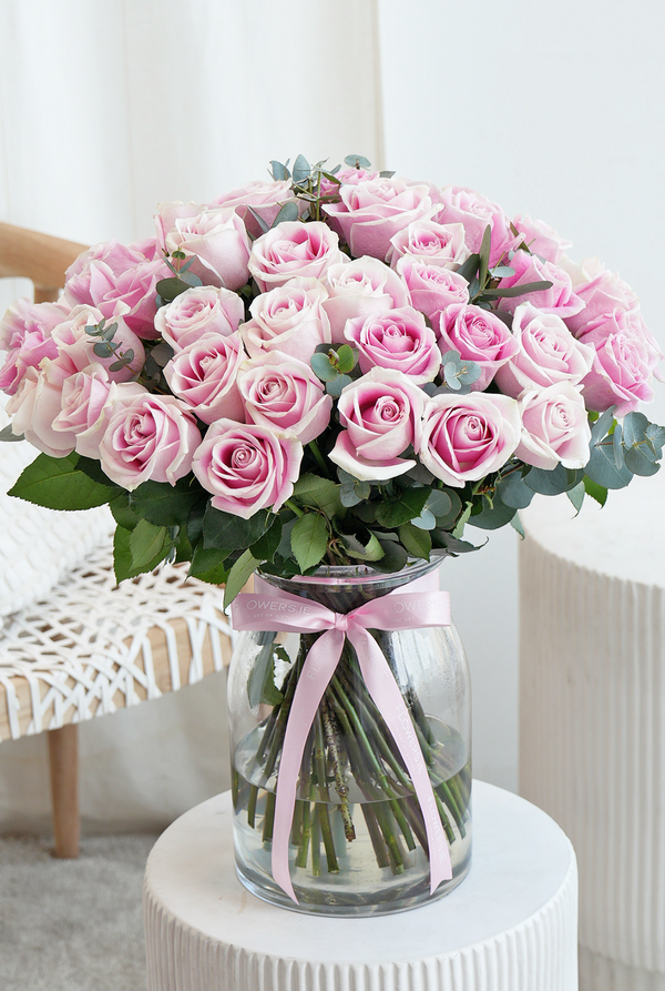 Valentine 50 Pretty Pink Roses Supreme - Vase– Flowers.ie