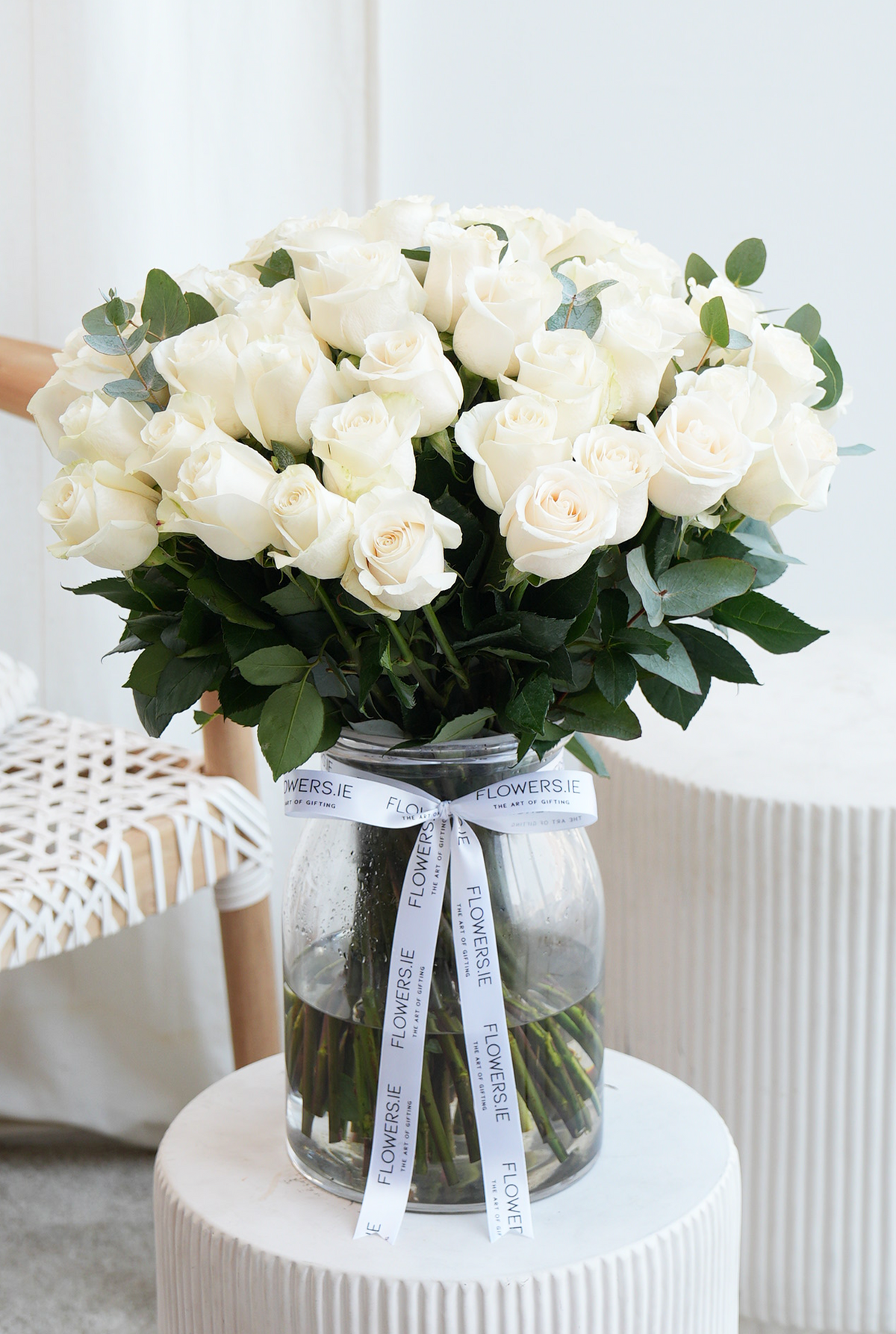 Valentine 50 White Rose Supreme - Vase