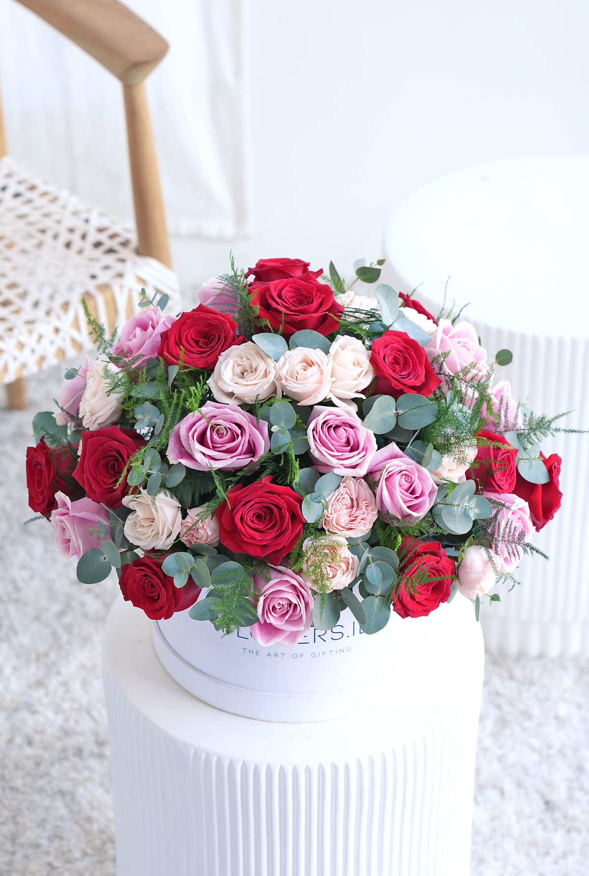 Valentine 24 Luxury Red and Pink Roses - Hatbox