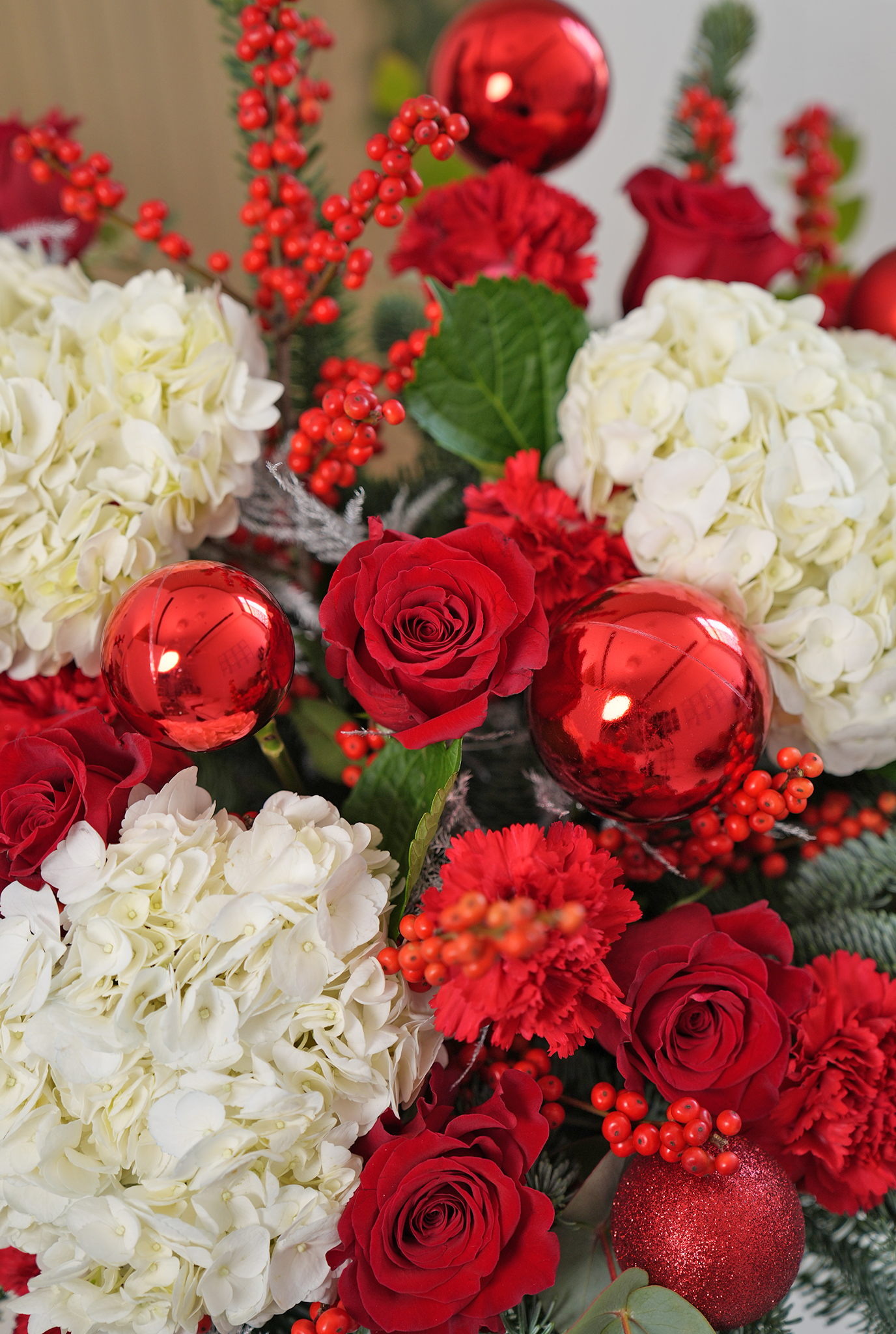 Order christmas floral clearance arrangements