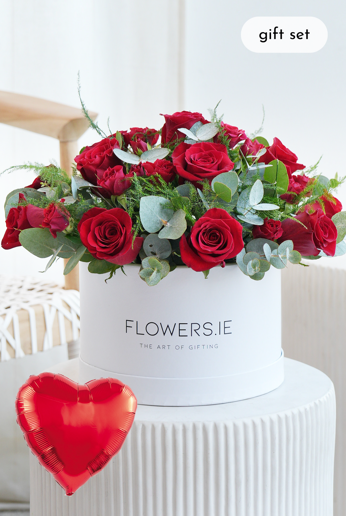 Valentine 12 Luxury Red Roses - Hatbox