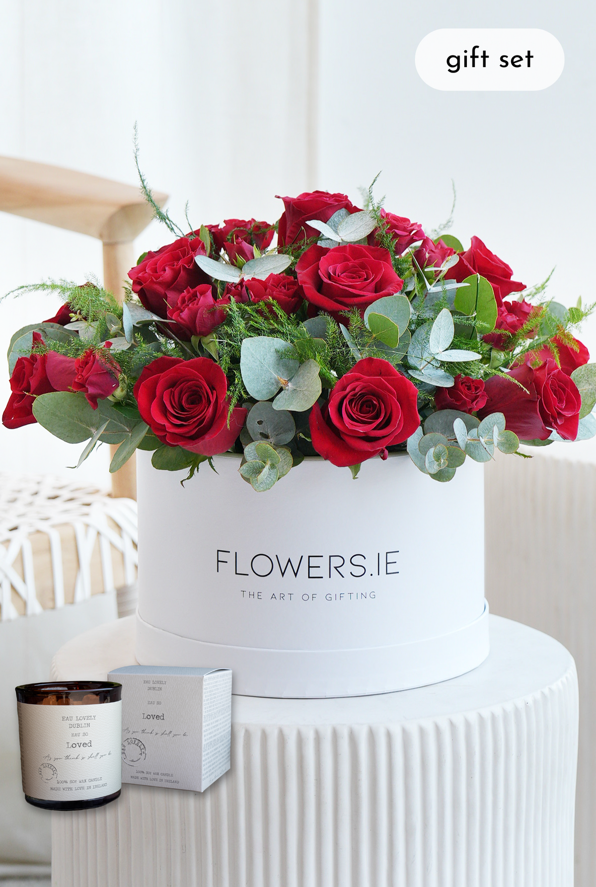 Valentine 12 Luxury Red Roses - Hatbox