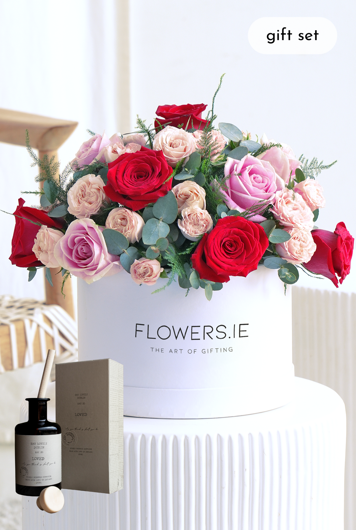 Valentine 12 Luxury Red and Pink Roses - Hatbox