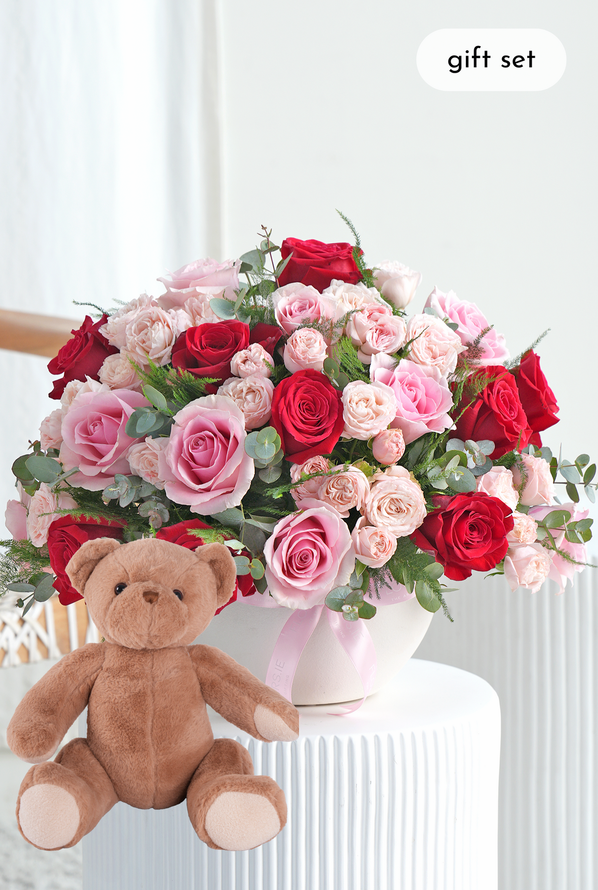 Valentine Red and Pink Roses - Luxury Arrangement