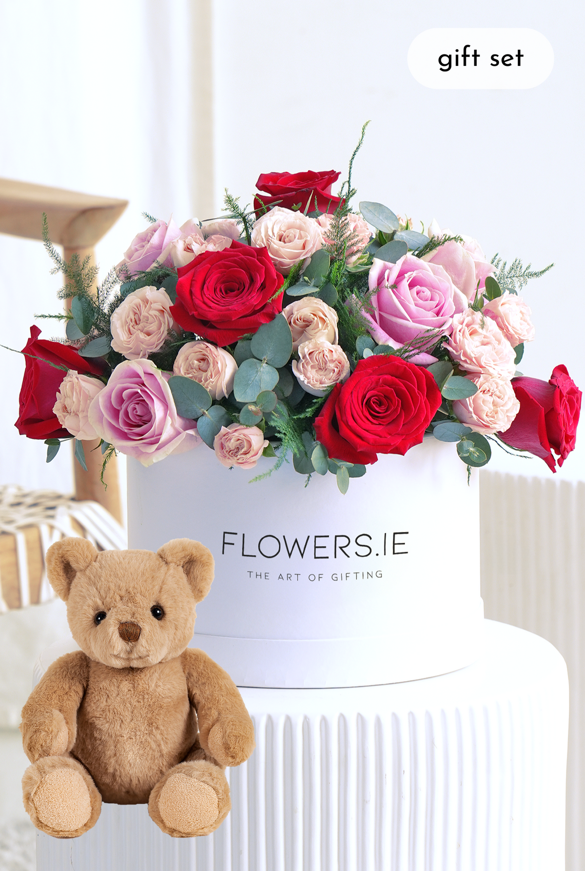 Valentine 12 Luxury Red and Pink Roses - Hatbox