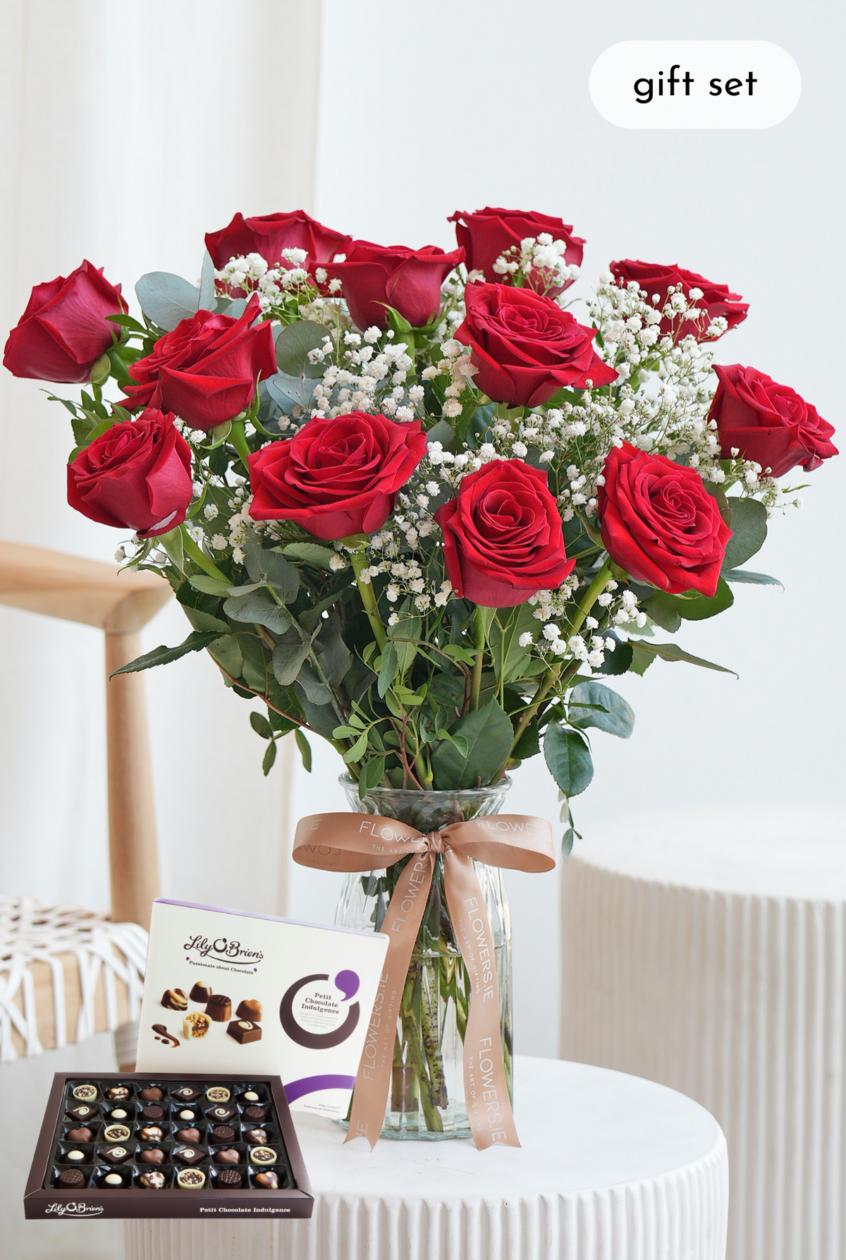 Women&#39;s Day 12 Luxury Red Roses - Vase