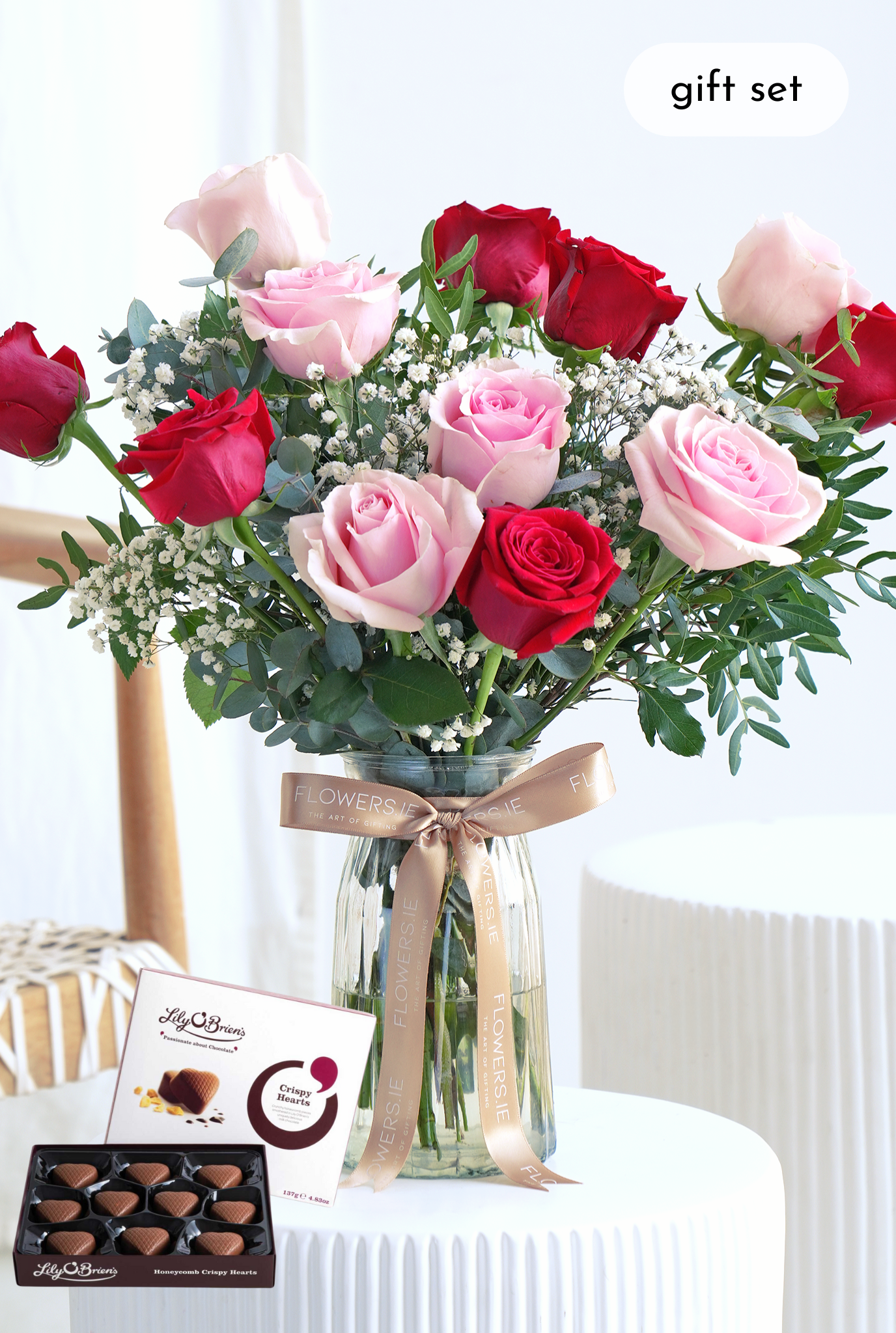 12 Luxury Red and Pink Roses - Vase– Flowers.ie