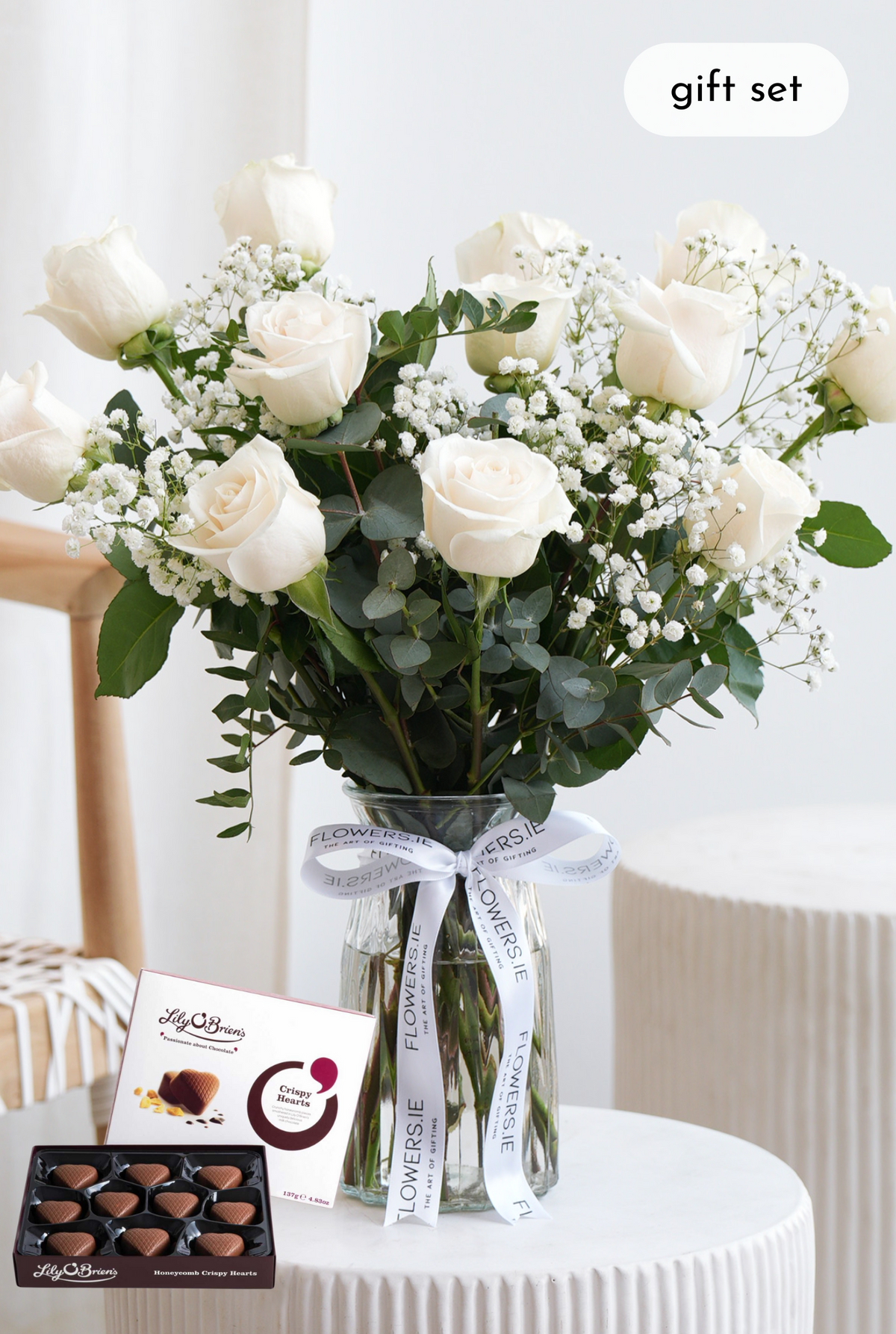 Women&#39;s Day 12 Elegant White Roses - Vase