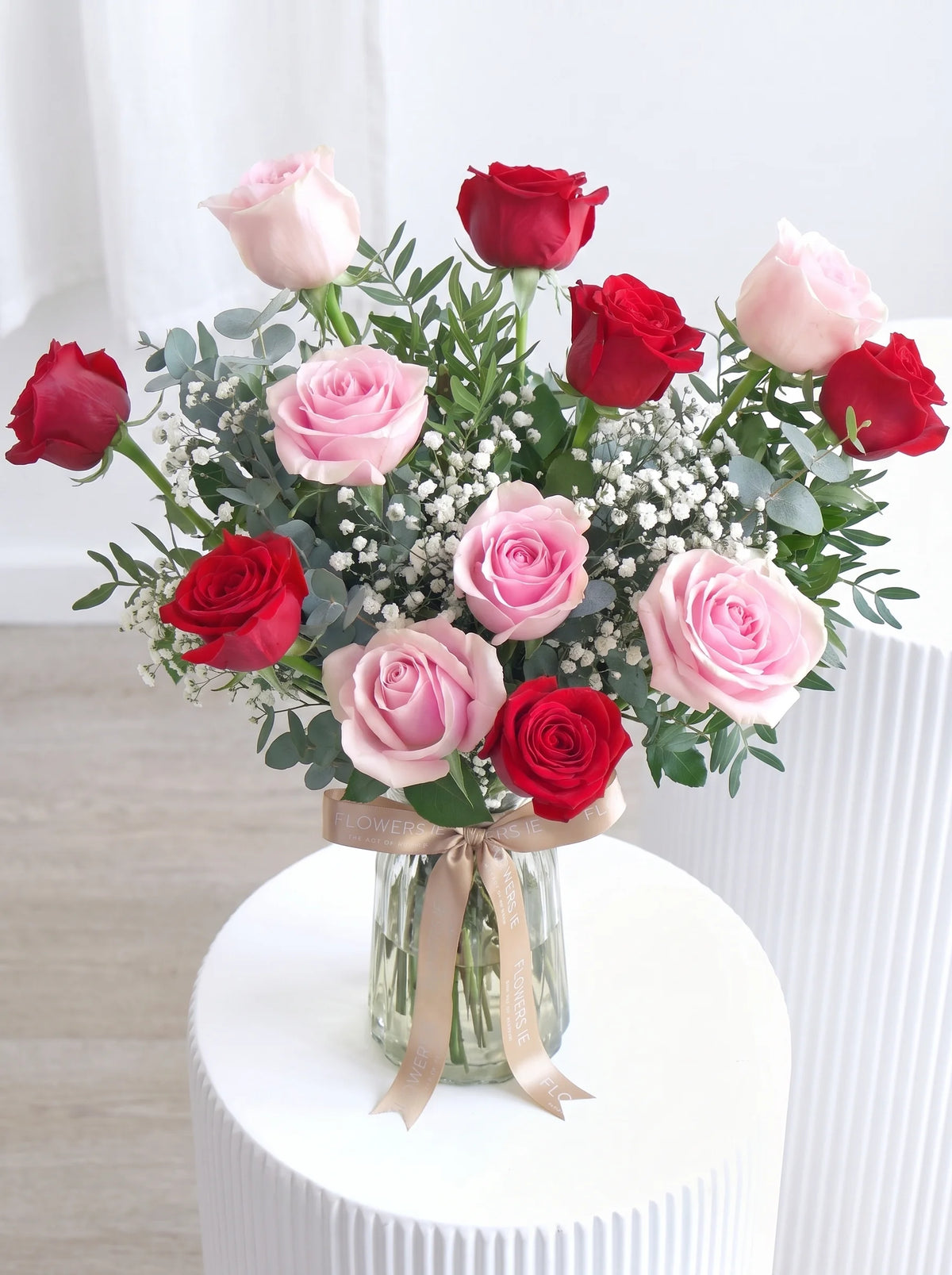12 Luxury Red and Pink Roses - Vase
