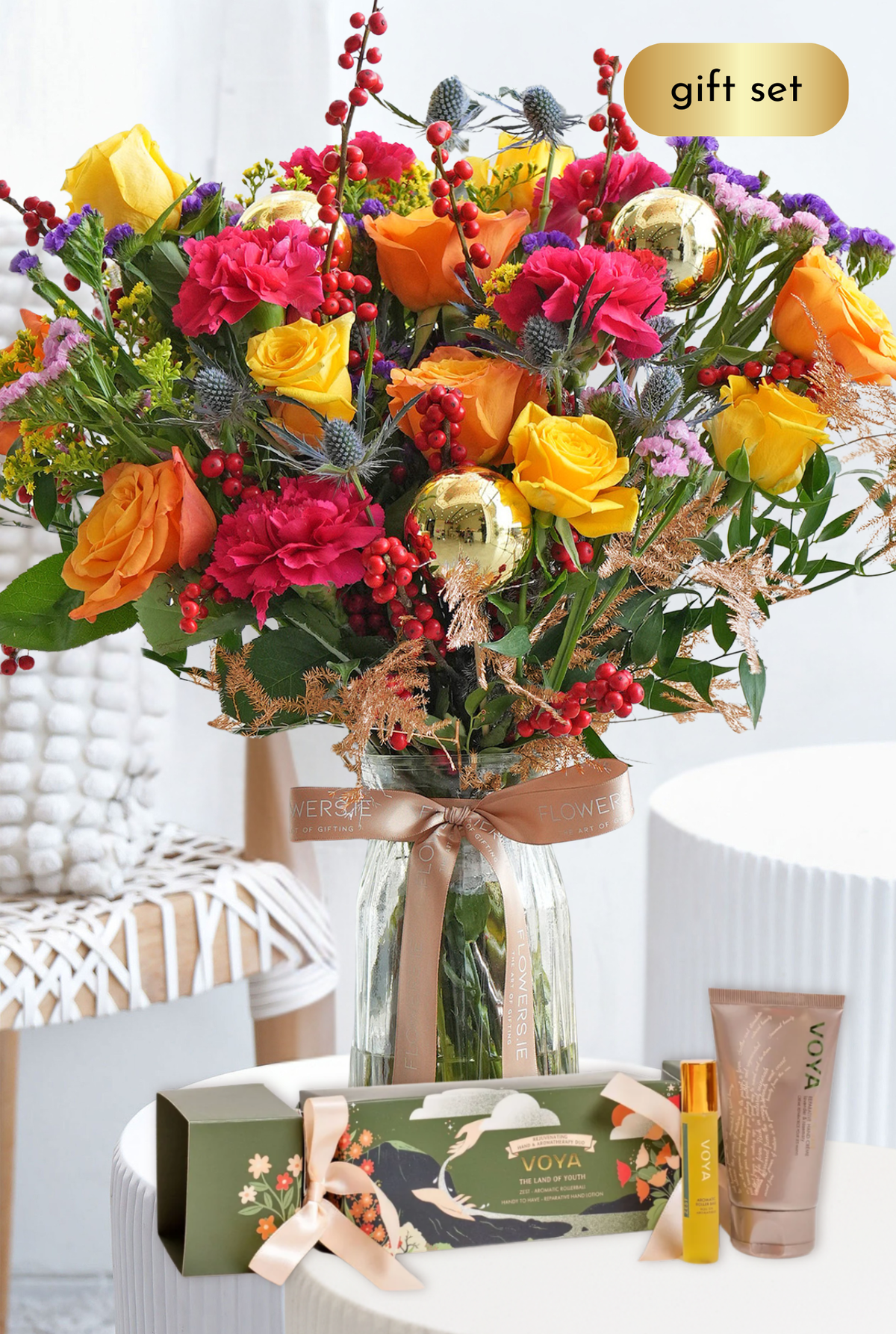 Vibrant Christmas - Vase with Voya Cracker