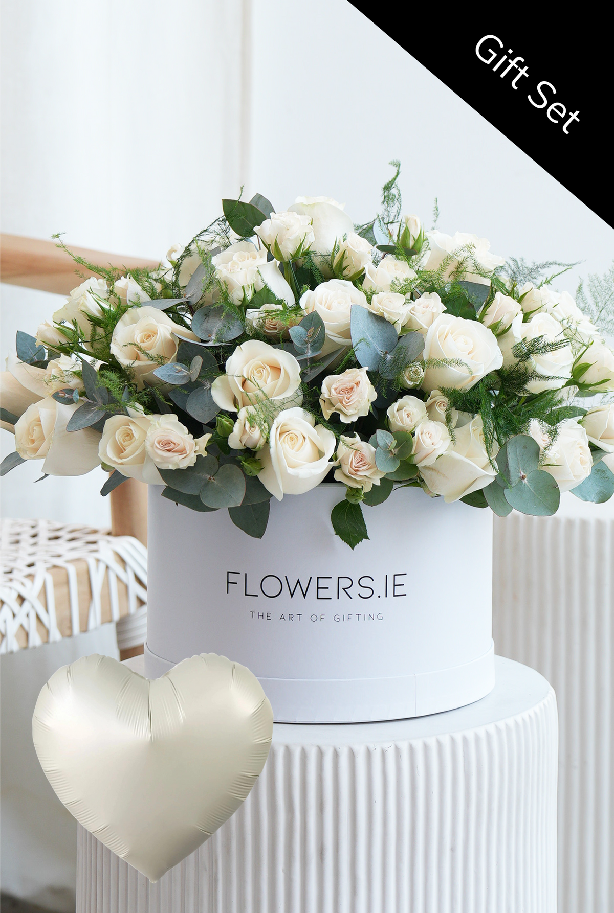 Valentine 24 Elegant White Rose - Hatbox