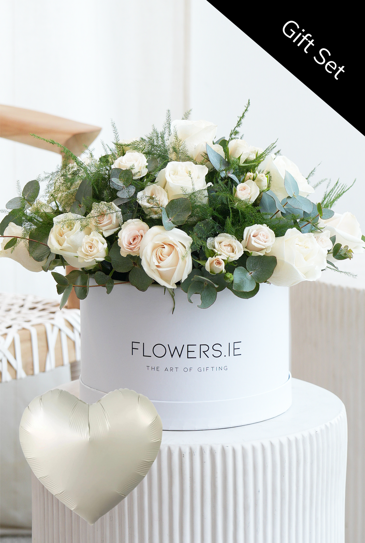 Valentine 12 Elegant White Rose - Hatbox