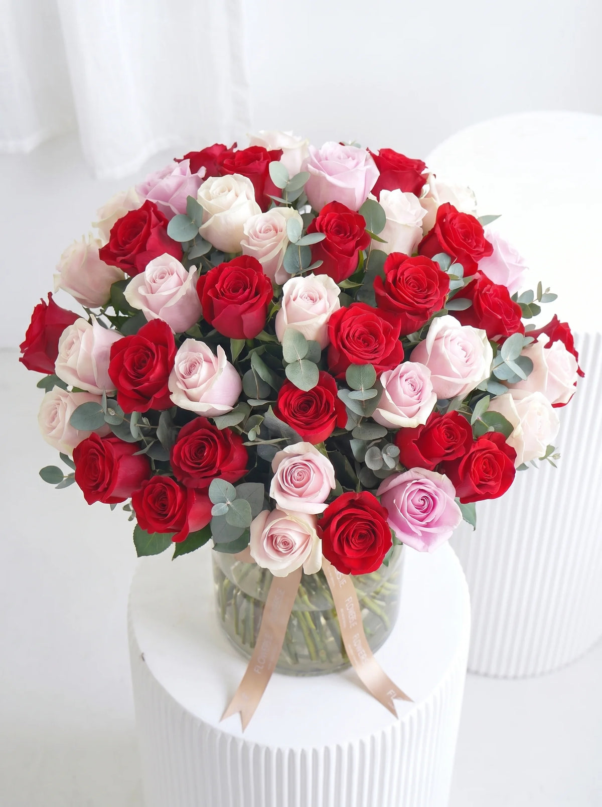 50 Luxury Red and Pink Roses - Vase